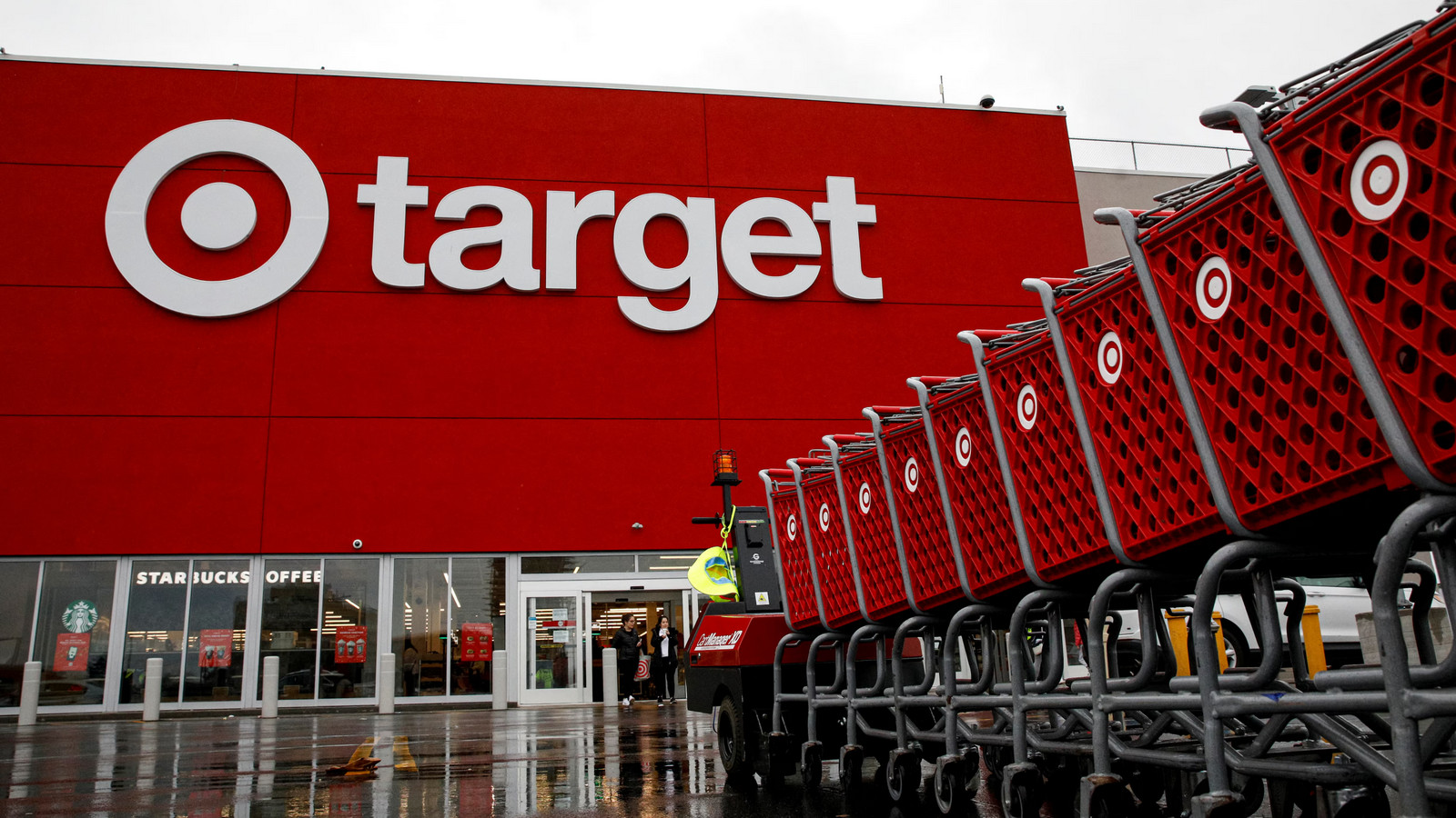 מוצרים מיוצרים של Target Brands